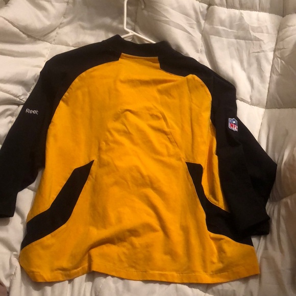 Reebok - Picture 2 of 5